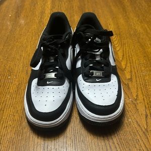 Black and white Air Force 1